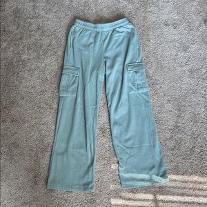Fabletics Cargo Sweatpants with pockets Small Light Green